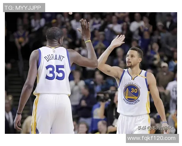 杜兰特在NBA赛场上上演三双表现，勇士轻松取胜