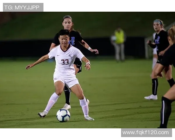 女足运动员李霞荣获国际足联最佳球员奖项，展现中华女足实力