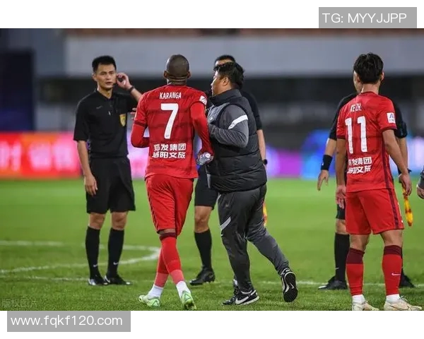 近日中超联赛爆发严重冲突三队集体离场引争议球迷呼吁联赛加强管理力度 近日中超联赛爆发严重冲突三队集体离场引争议球迷呼吁联赛加强管理力度